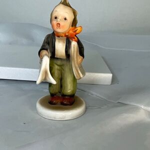 VTG Napco “Newsboy” figurine  1950’s by the National Potteries